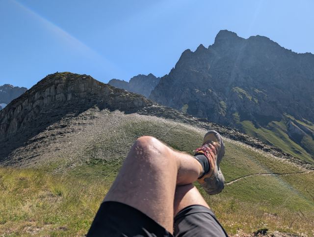 Profilen på fjellet i bakgrunnen har et ansiktslignende trekk. Kanskje det er den sovende konge?